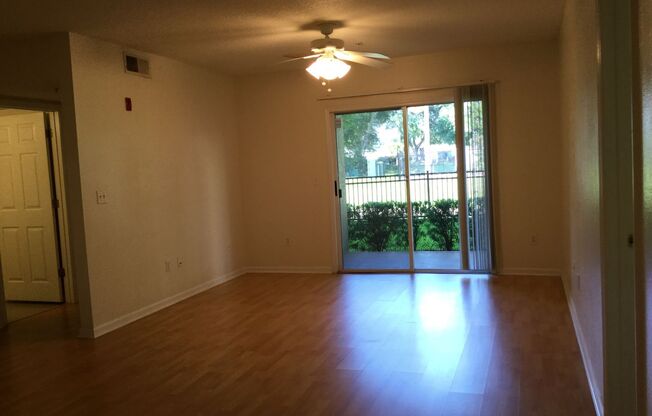 2/2-East Orlando/Waterford Lakes Condo
