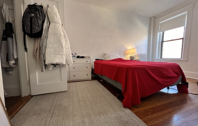 2 beds, 1 bath, 820 sqft, $3,450, Unit 11