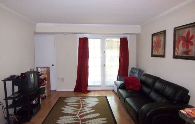 Sail into this 2BR 1BA at the Mayflower Condominiums in Alexandria includes utilities