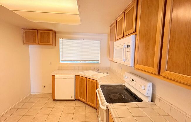 2 WEEKS FREE RENT November Special - 3 bedroom Townhouse in a gated community