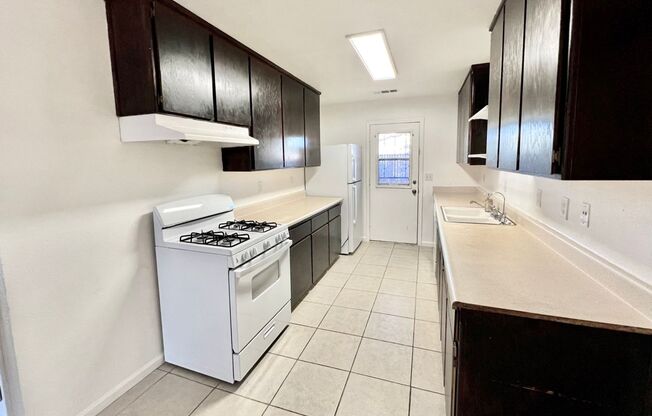 $2,495 Shields & Maroa - 5 bedroom & 2 bathrooms - Princeton Ave, Fresno - Solar Panels