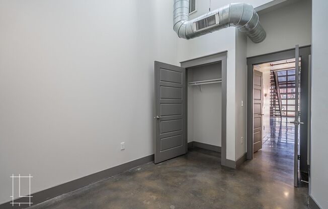 2 beds, 2 baths, $2,450, Unit 727 N. 4th St. Apt. 102