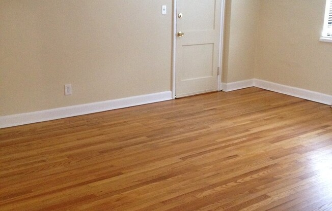 3 beds, 1 bath, 900 sqft, $1,795, Unit SQC-229-5