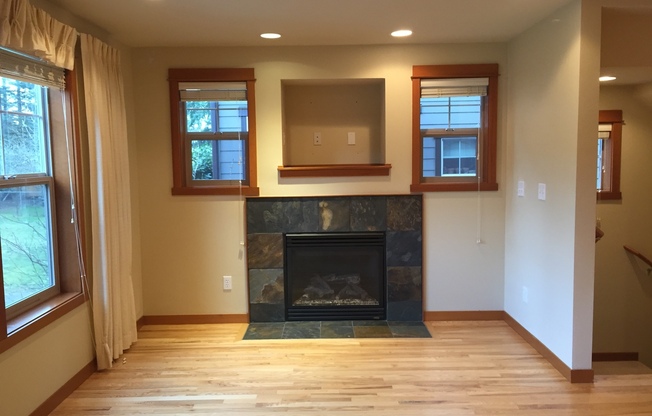 Warm and Welcoming Northgate Townhome