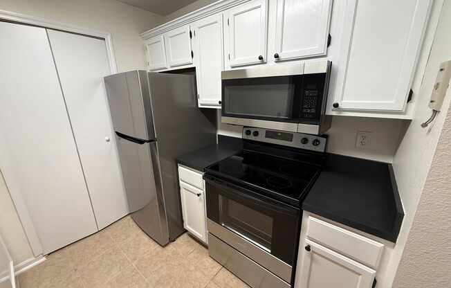 Beautifully maintained condo for rent in the Villas of Timberlin Park.