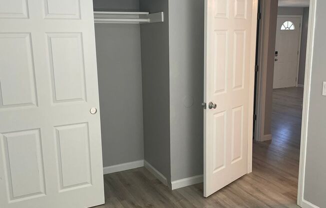 2 beds, 1 bath, 800 sqft, $1,350, Unit 431-01-19