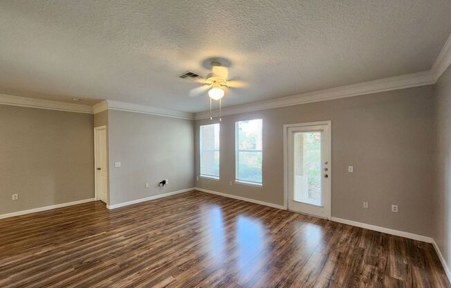 BEAUTIFUL LAKE VIEW 2 bedroom apartment close to Disney!