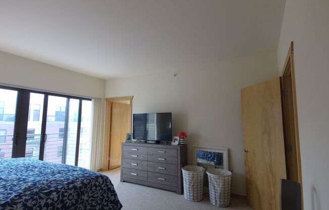 2 beds, 2.5 baths, 1,560 sqft, $3,295, Unit 402
