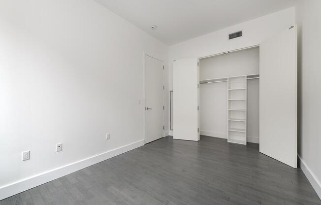 1 bed, 1 bath, 725 sqft, $4,850, Unit 422