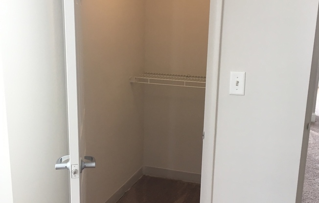 2 beds, 2 baths, 840 sqft, $1,877, Unit 4-0407