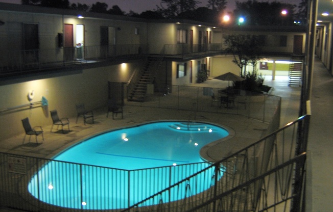 2 beds, 1 bath, $2,450, Unit 3344-20