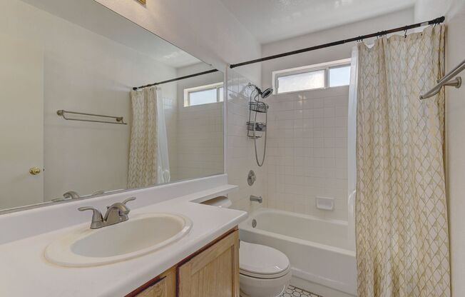 Must see Mountain & Strip Views!