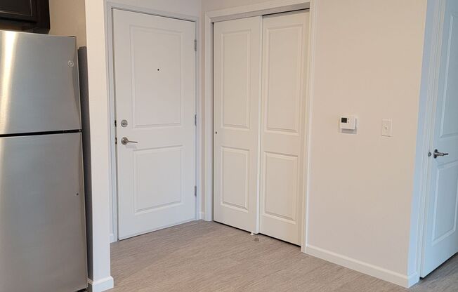 1 bed, 1 bath, 738 sqft, $1,175, Unit 323