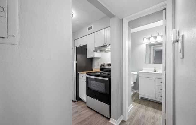 2 beds, 1 bath, 740 sqft, $1,395, Unit 211