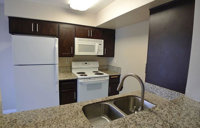 2 beds, 2 baths, 950 sqft, $2,850, Unit 318
