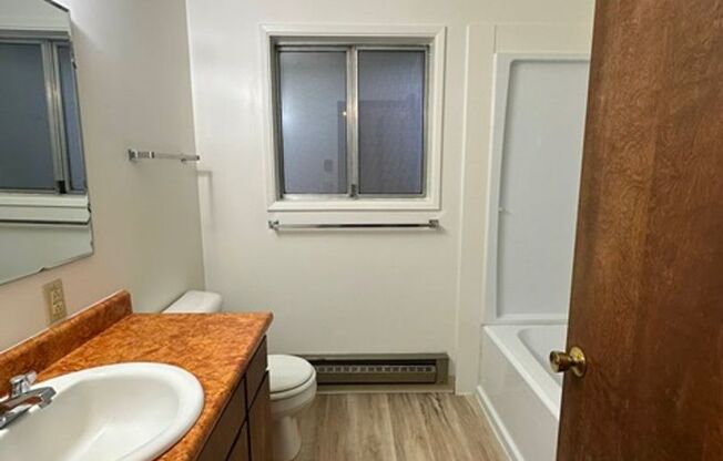 2 beds, 1 bath, $1,050