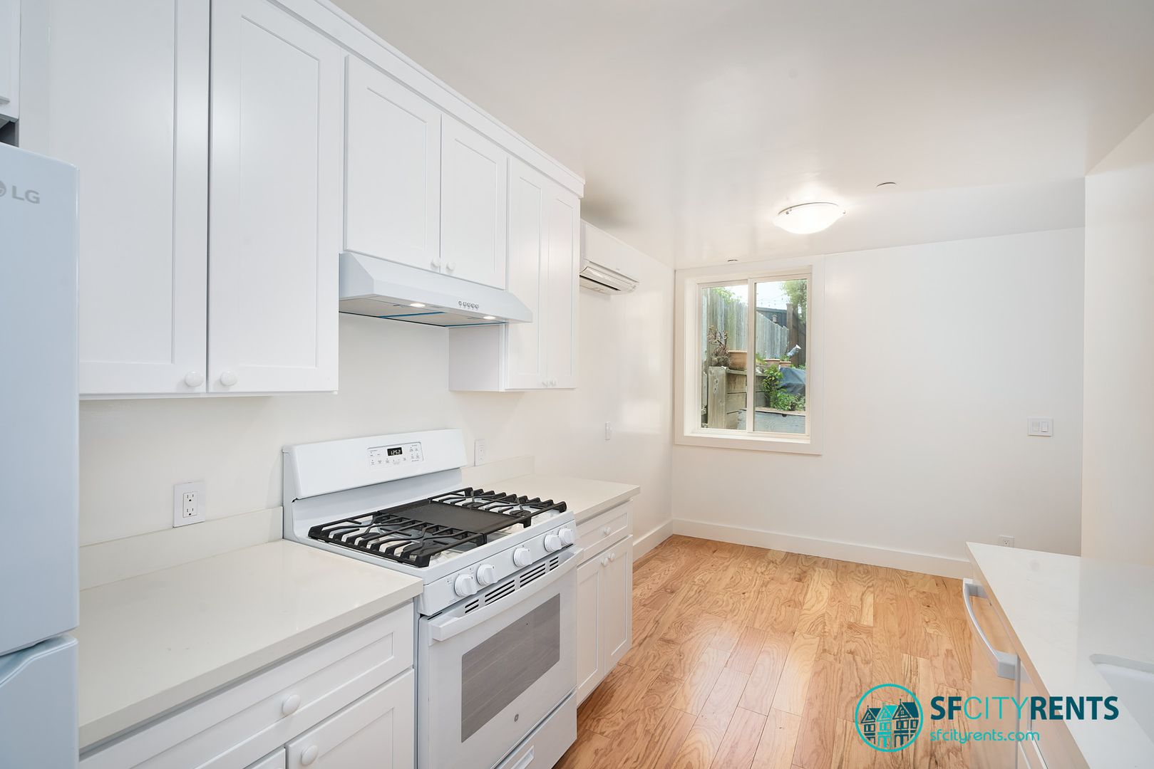 Outer Sunset: Freshly Remodeled 2-ROOM Studio w/ Shared Laundry, Yard & Private Patio