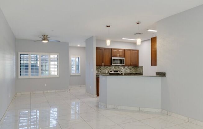 1 bed, 1 bath, 1,050 sqft, $1,695