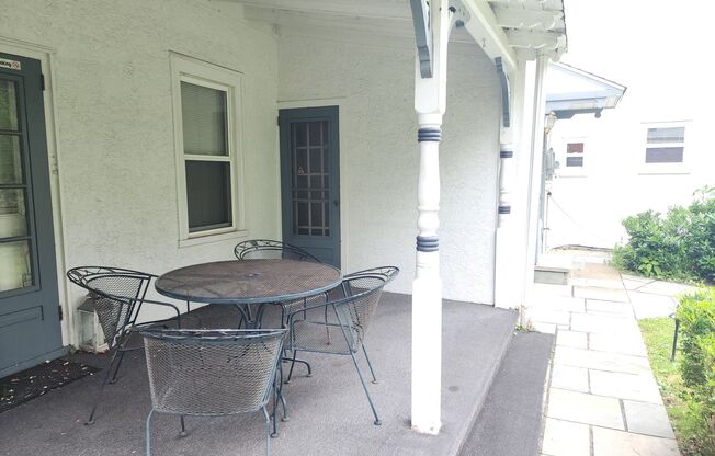 2 beds, 1 bath, $2,000