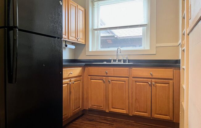 1 bed, 1 bath, $1,050, Unit 16D