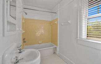 1 bed, 1 bath, 708 sqft, $838, Unit H5