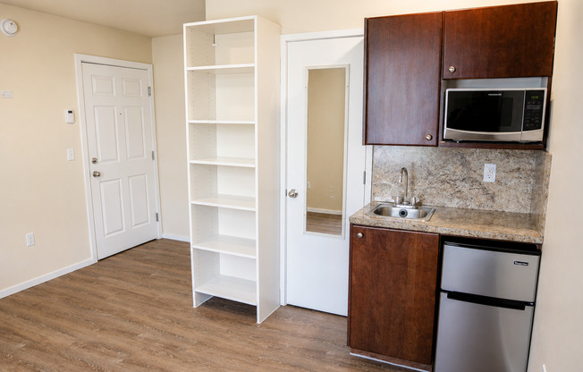 Studio, 1 bath, 154 sqft, $1,075, Unit 503