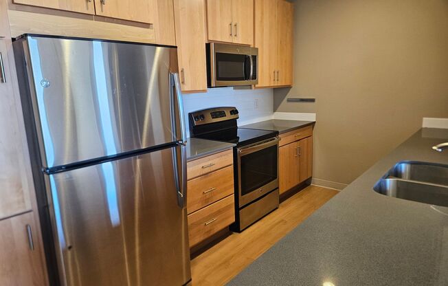 2 beds, 2 baths, 995 sqft, $2,500, Unit 407