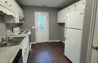 2 beds, 1 bath, $1,000, Unit B