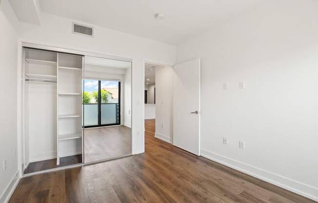 Bedroom with Mirrored Closet and Vinyl Flooring