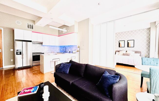 1 bed, 1 bath, 555 sqft, $3,100, Unit 812