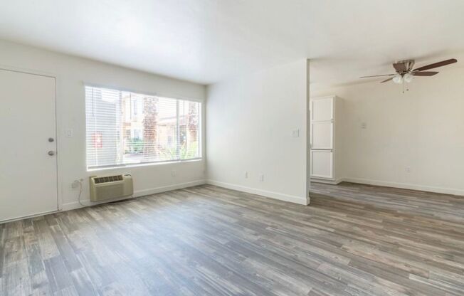 2 beds, 1 bath, 825 sqft, $1,995, Unit 11