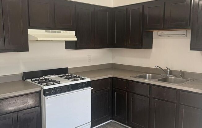 3 beds, 1 bath, 1,000 sqft, $1,800, Unit 145HS