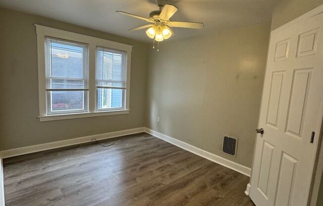 2 beds, 1 bath, 100 sqft, $1,050