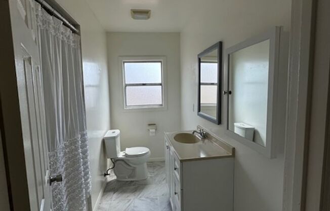 2 beds, 1 bath, $2,995