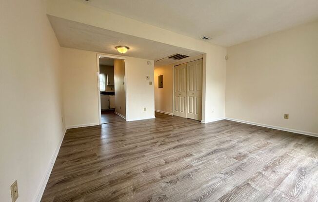 421 Kirkcaldy Court-Townhome Minutes from Fort Bragg