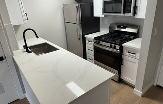 1400 Venice Blvd.- Modern Living in the Heart of Venice – Renovated 2 Bedroom Units