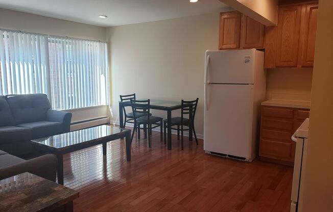 2 beds, 1 bath, 668 sqft, $2,440, Unit 06