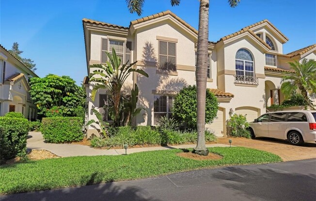 261 Colonade CIR