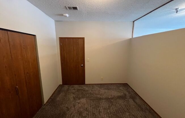 1 bed, 1 bath, 700 sqft, $825, Unit 607