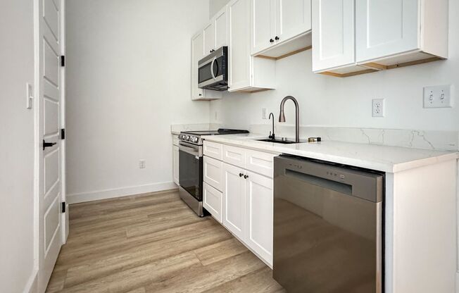 Studio, 1 bath, 476 sqft, $1,175, Unit 1209