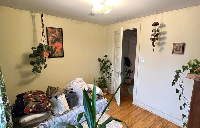 3 beds, 2 baths, $1,600