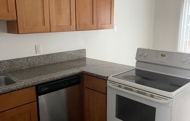 2 beds, 1 bath, 900 sqft, $1,295, Unit 29