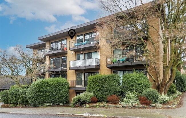 1 bed, 1 bath, $2,095, Unit #403