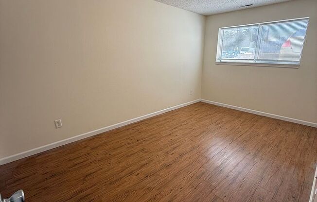 2 beds, 1 bath, 705 sqft, $765, Unit 837-Unit 2