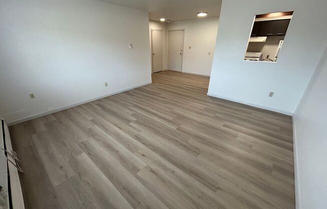 2 beds, 1 bath, $1,295, Unit 109