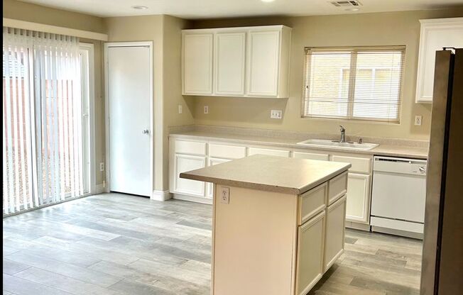 SW!!! OVER 2000 SQ FT!!! New Carpet!!! New Flooring!!! Freshly Painted!!! 4 bed 3 bath!!! Low Maintenance Desert landscape Front and back!!!