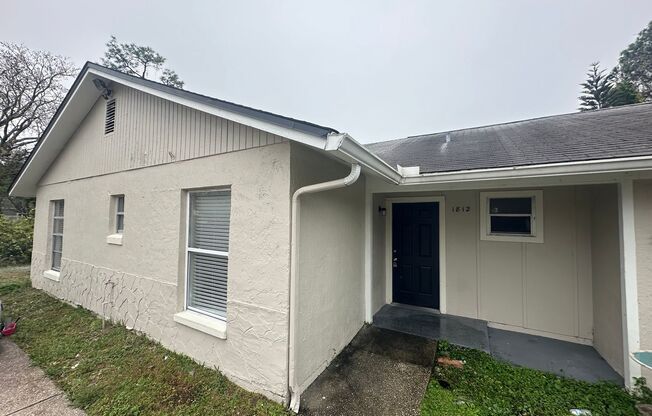 3 Bedroom, 2.5 Bathroom Triplex Near UCF!