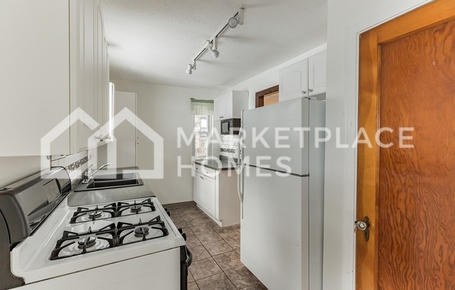 3 beds, 1 bath, 1,100 sqft, $1,399