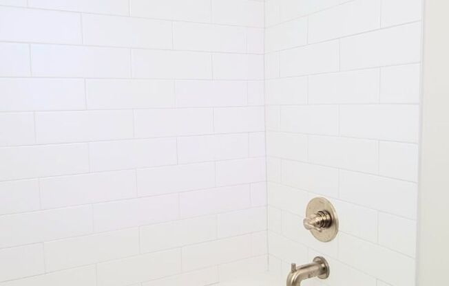 Studio, 1 bath, 395 sqft, $895, Unit 014