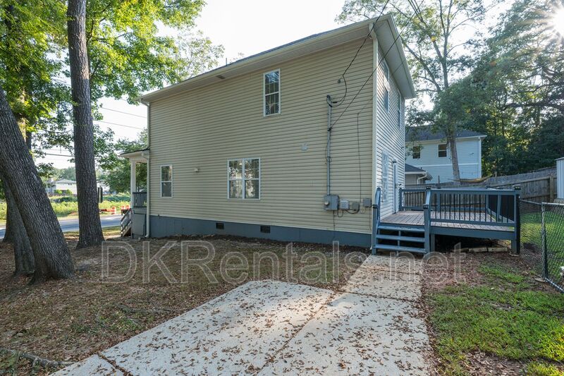 1331 MEMORIAL DR SE